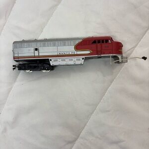 AHM Ho Scale Santa Fe Diesel Locomotive No. 5028 For Train Set Layout ￼